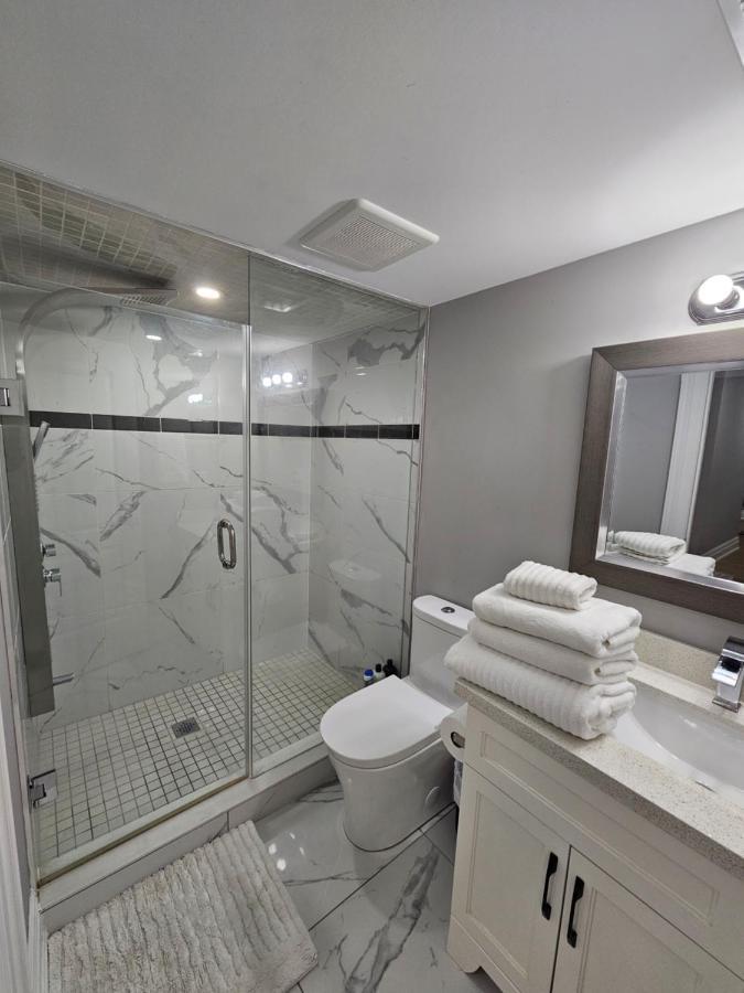 Basement Apartment In Luxury Beach House Toronto Exterior foto
