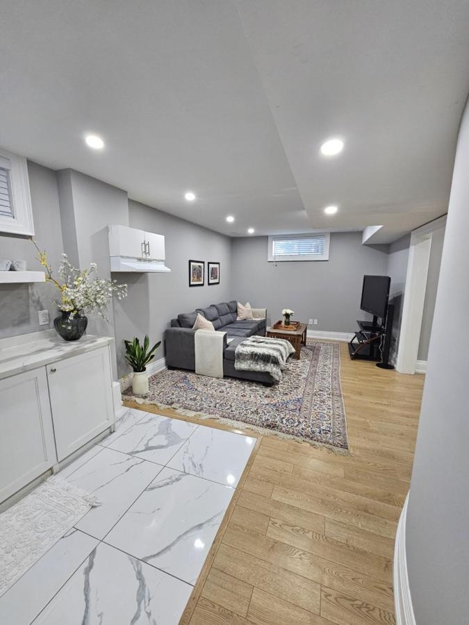 Basement Apartment In Luxury Beach House Toronto Exterior foto
