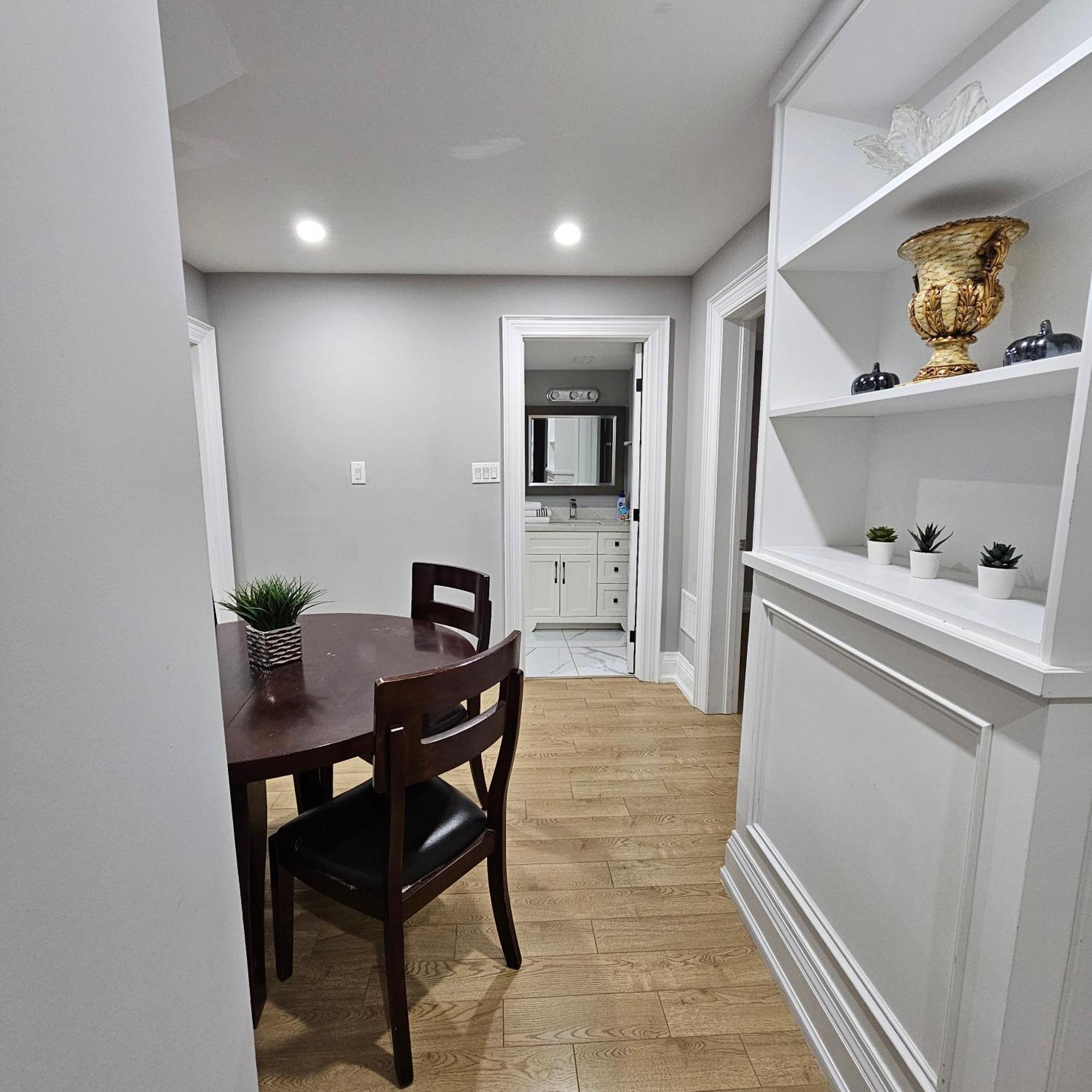 Basement Apartment In Luxury Beach House Toronto Exterior foto